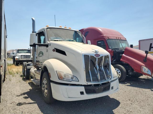  Salvage Peterbilt 579