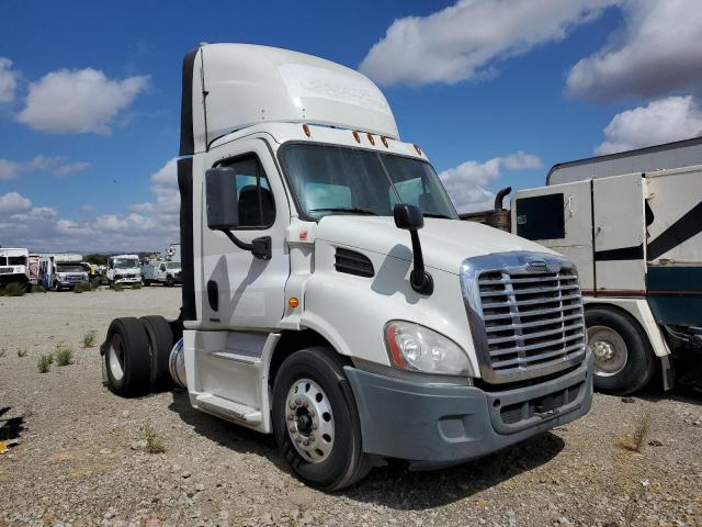  Salvage Freightliner Cascadia 1