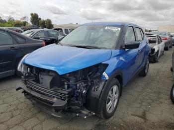  Salvage Nissan Kicks