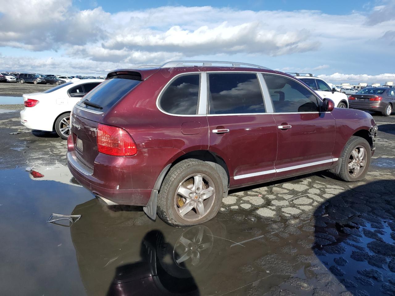 Porsche Cayenne Image 2