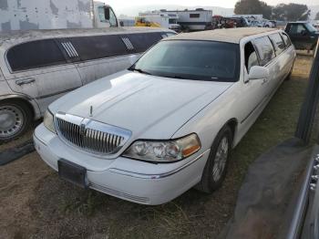  Salvage Lincoln Towncar