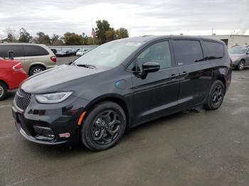  Salvage Chrysler Pacifica