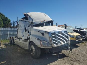  Salvage Freightliner Cascadia 1