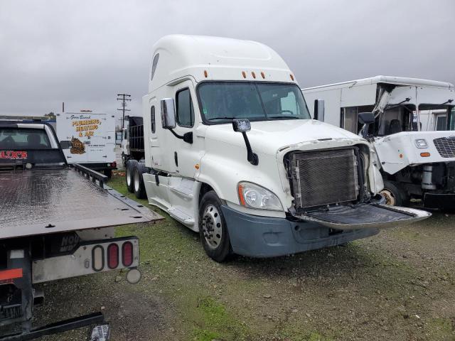  Salvage Freightliner Cascadia 1