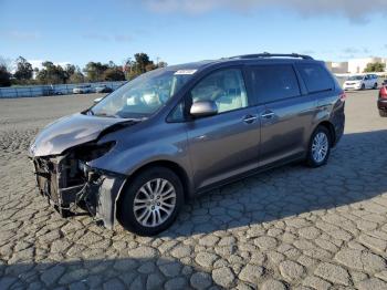  Salvage Toyota Sienna