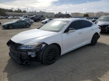  Salvage Lexus Es