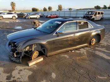  Salvage Chrysler 300