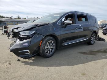  Salvage Chrysler Pacifica