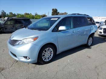  Salvage Toyota Sienna