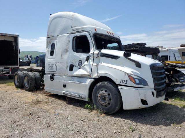  Salvage Freightliner Cascadia 1