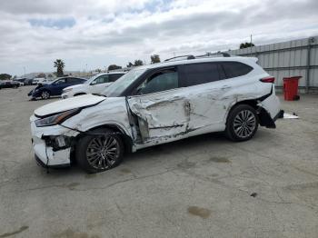  Salvage Toyota Highlander