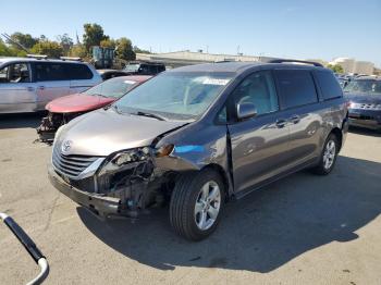  Salvage Toyota Sienna