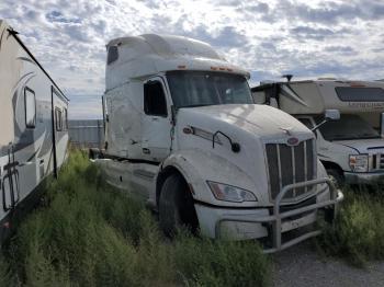  Salvage Peterbilt 579