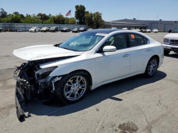  Salvage Nissan Maxima