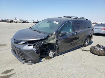  Salvage Toyota Sienna