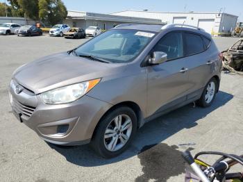  Salvage Hyundai TUCSON