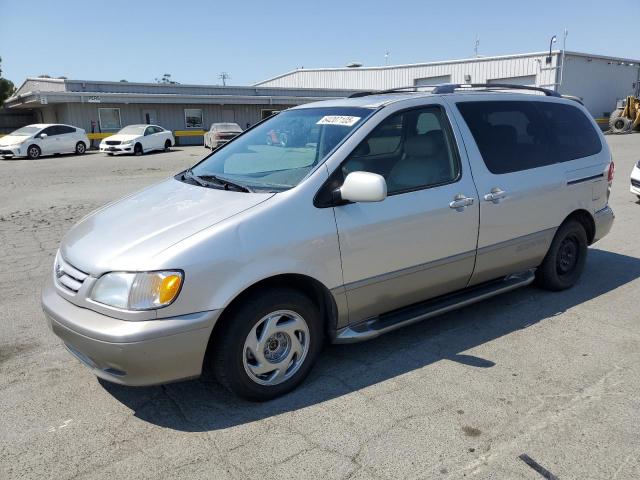  Salvage Toyota Sienna