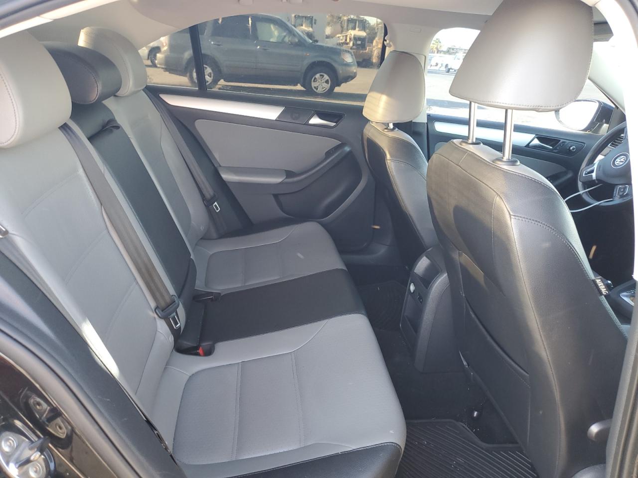 Volkswagen Jetta Hybrid Image 9