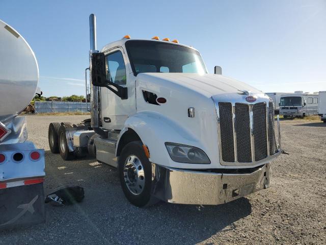  Salvage Peterbilt 579
