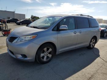  Salvage Toyota Sienna
