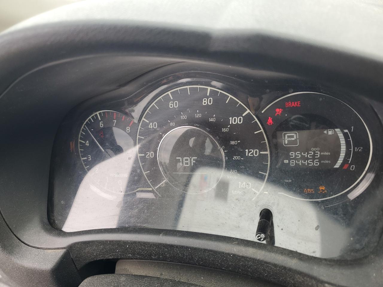 Nissan Versa S Image 6