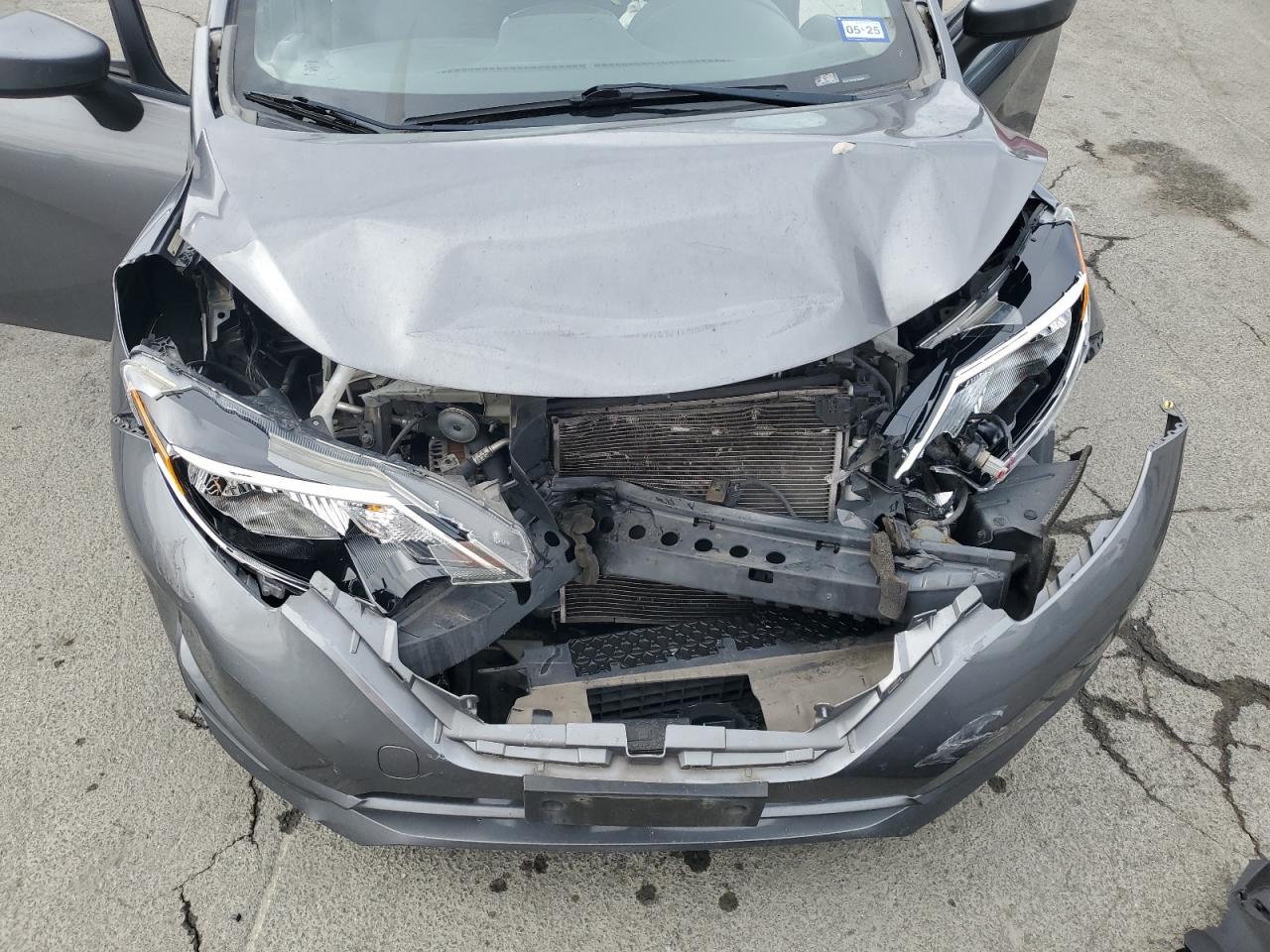 Nissan Versa S Image 8