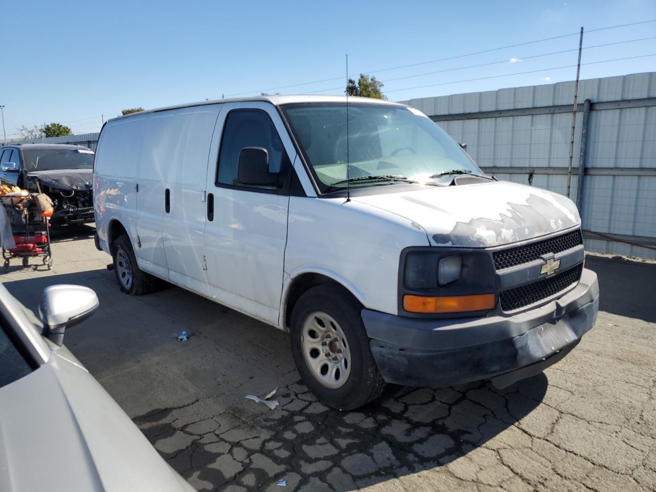 Chevrolet Express Image 4