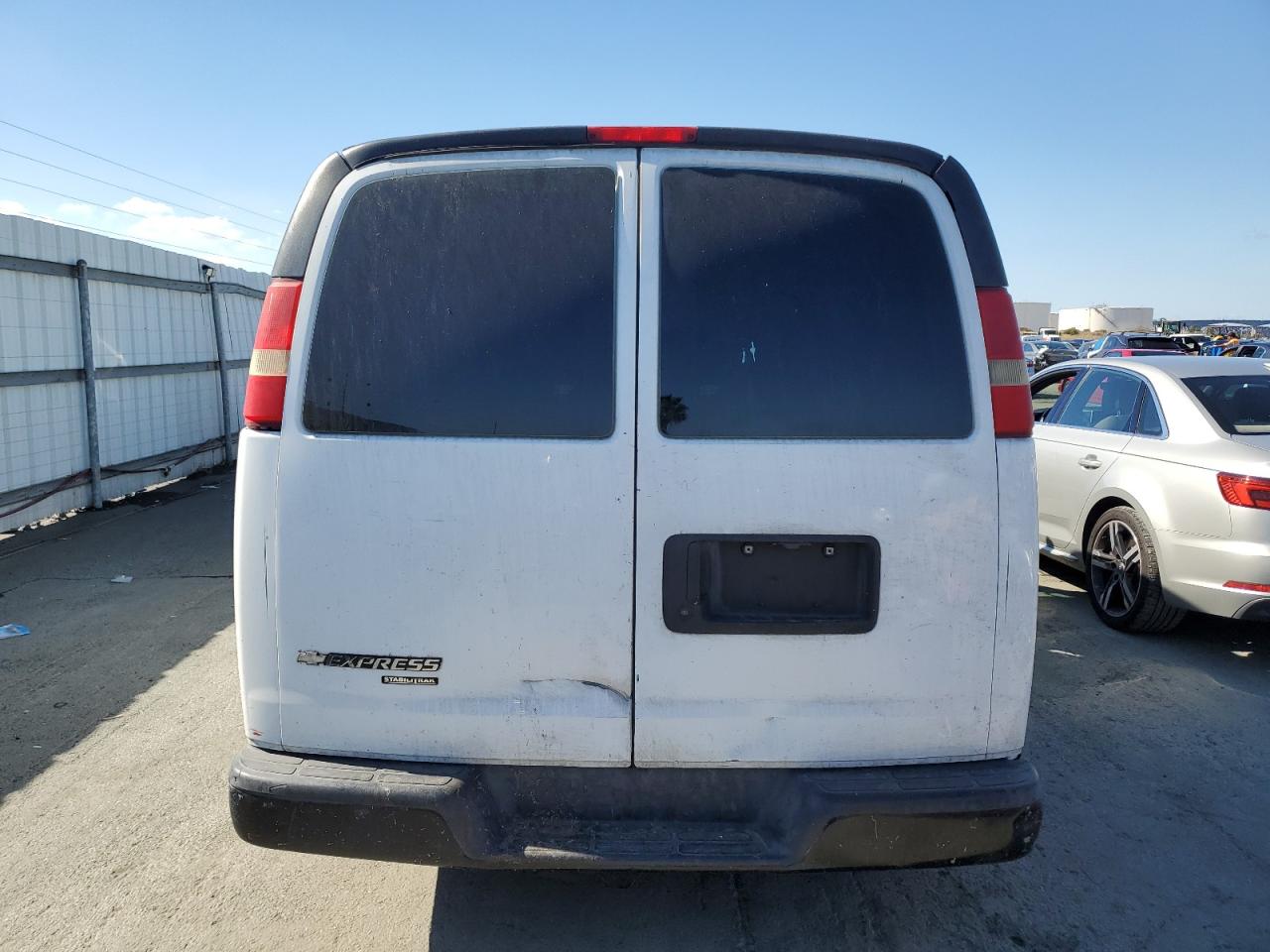 Chevrolet Express Image 6
