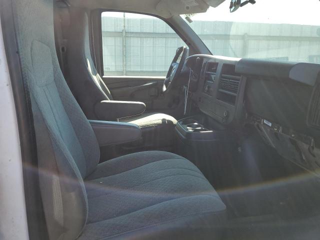 Chevrolet Express Image 2