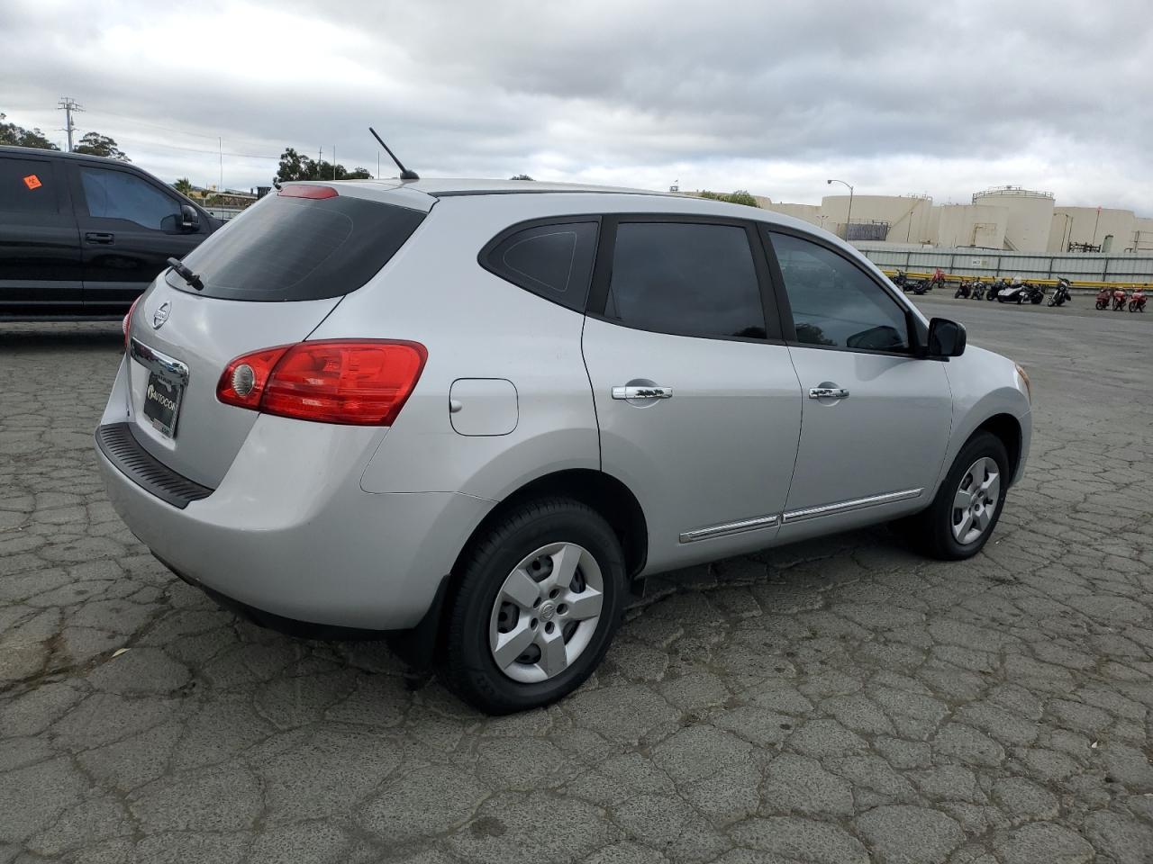 Nissan Rogue S Image 3