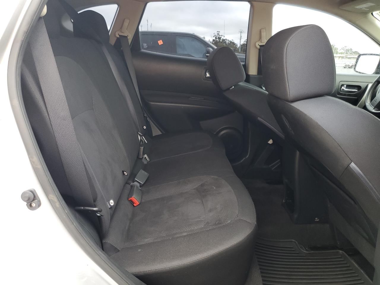 Nissan Rogue S Image 7