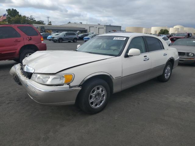 Salvage Lincoln Towncar