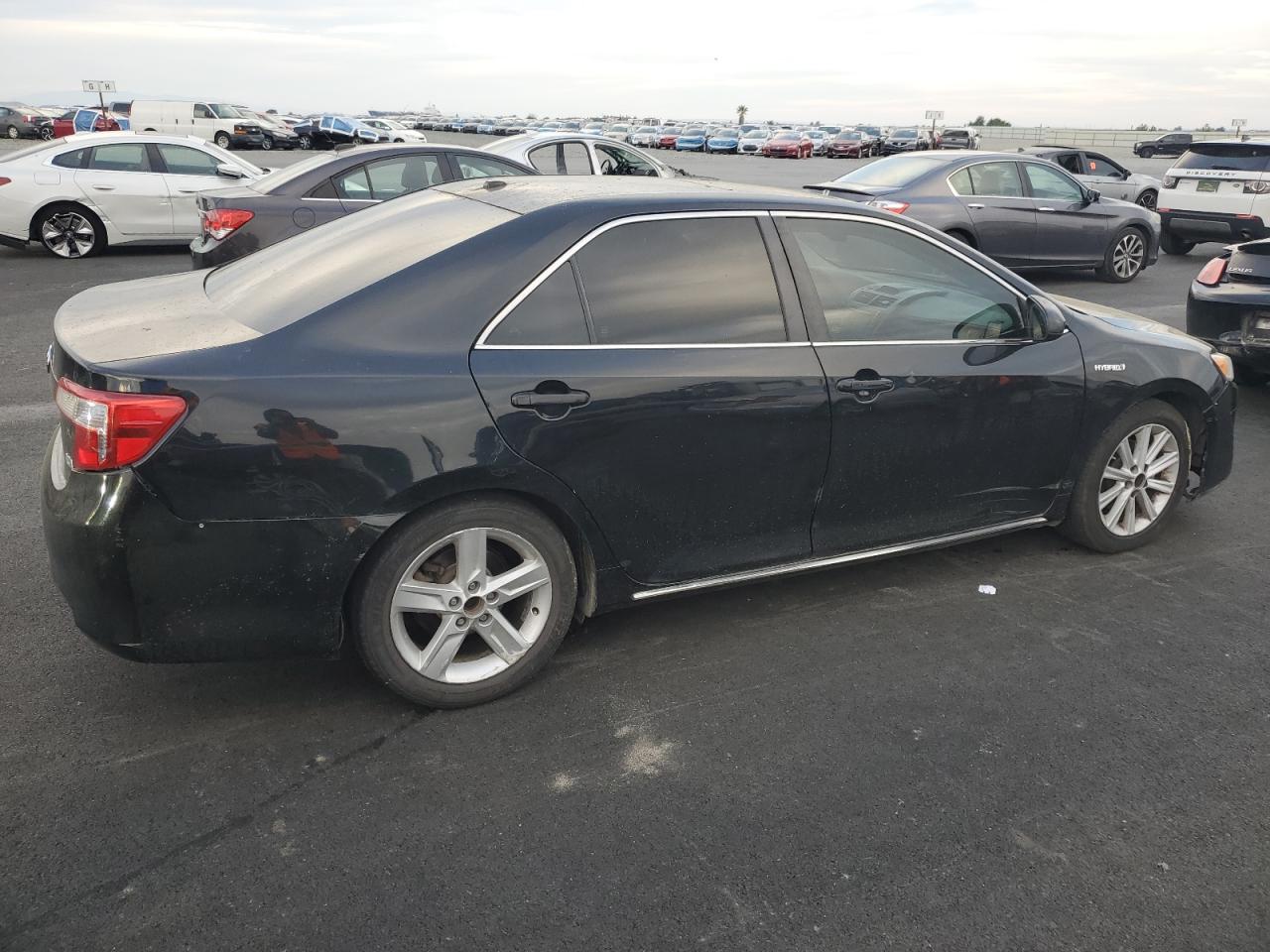 Toyota Camry Hybrid Image 3