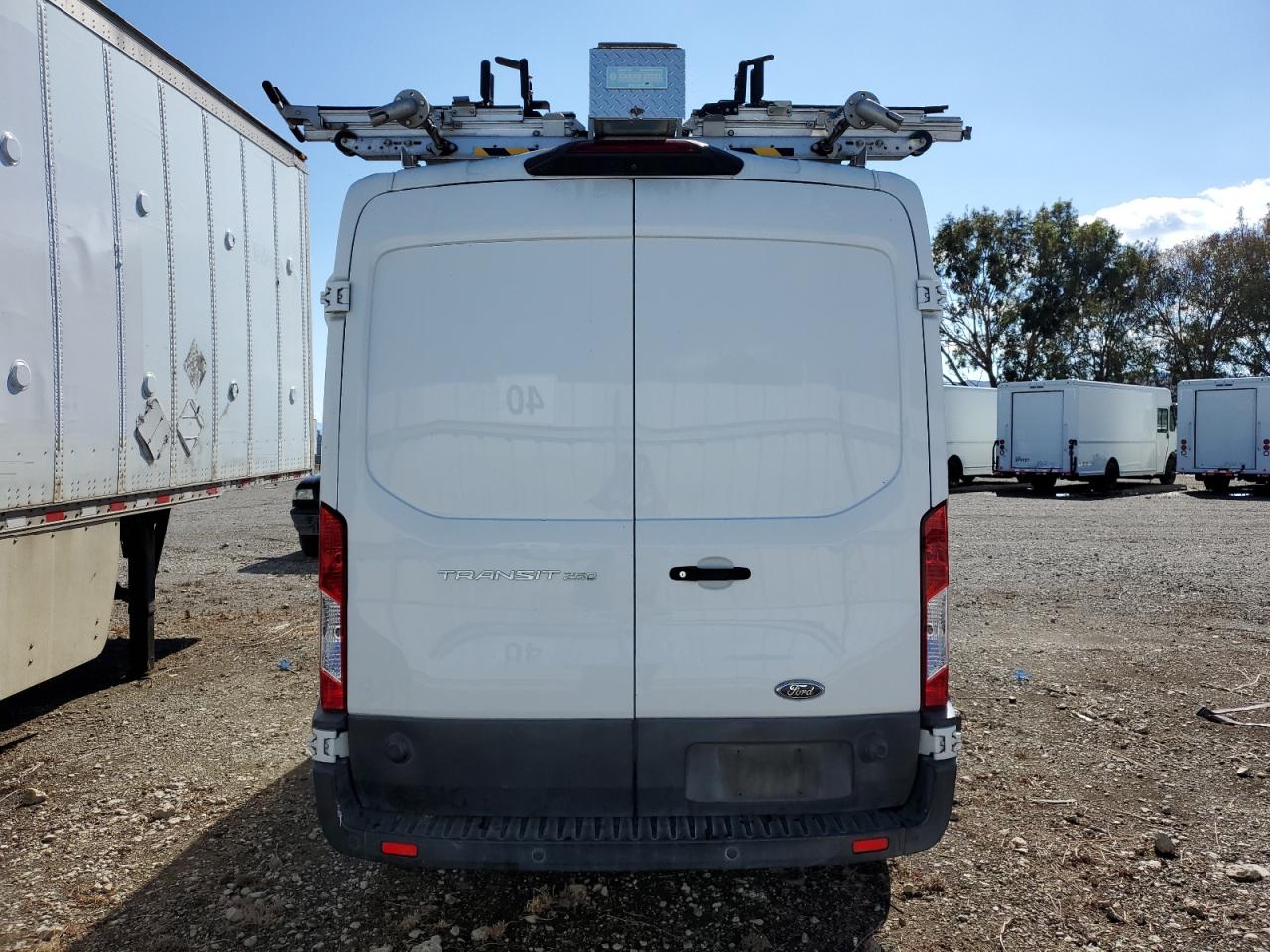 Ford Transit T-250 Image 4