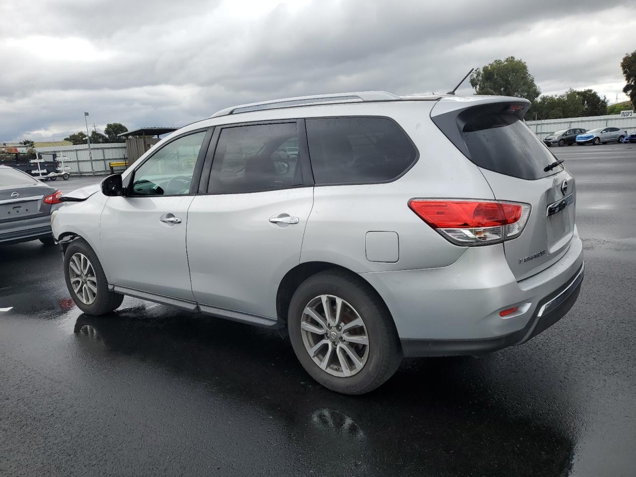 Nissan Pathfinder S Image 3