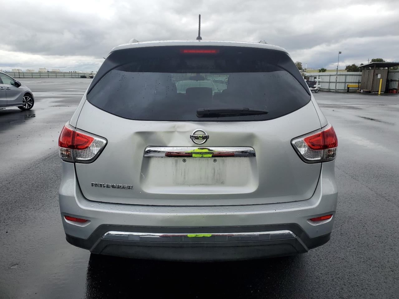 Nissan Pathfinder S Image 8