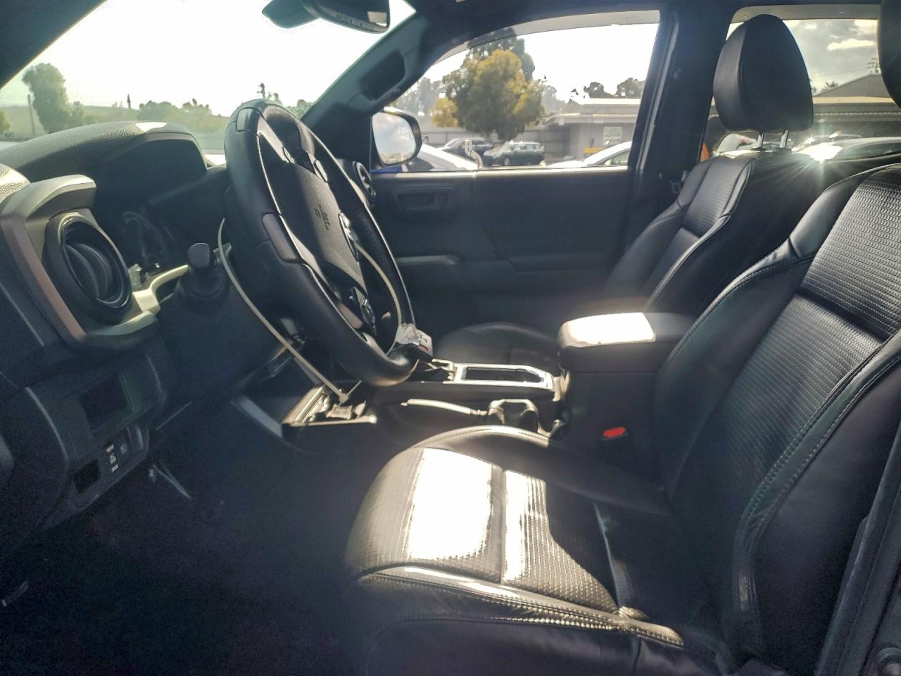 Toyota Tacoma Double Cab Image 4