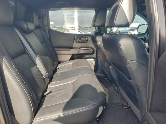 Toyota Tacoma Double Cab Image 7