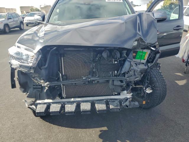 Toyota Tacoma Double Cab Image 10