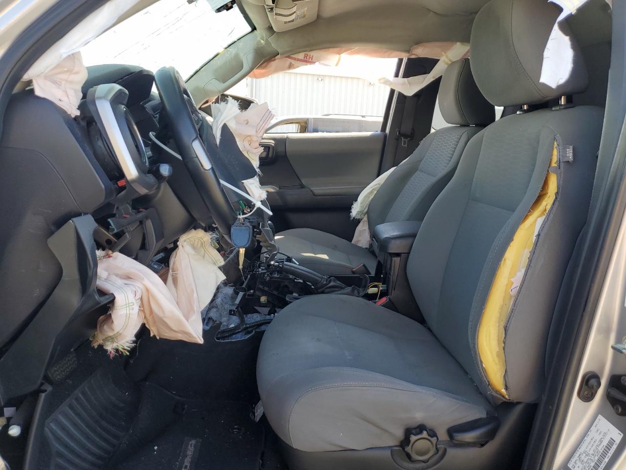 Toyota Tacoma Access Cab Image 12