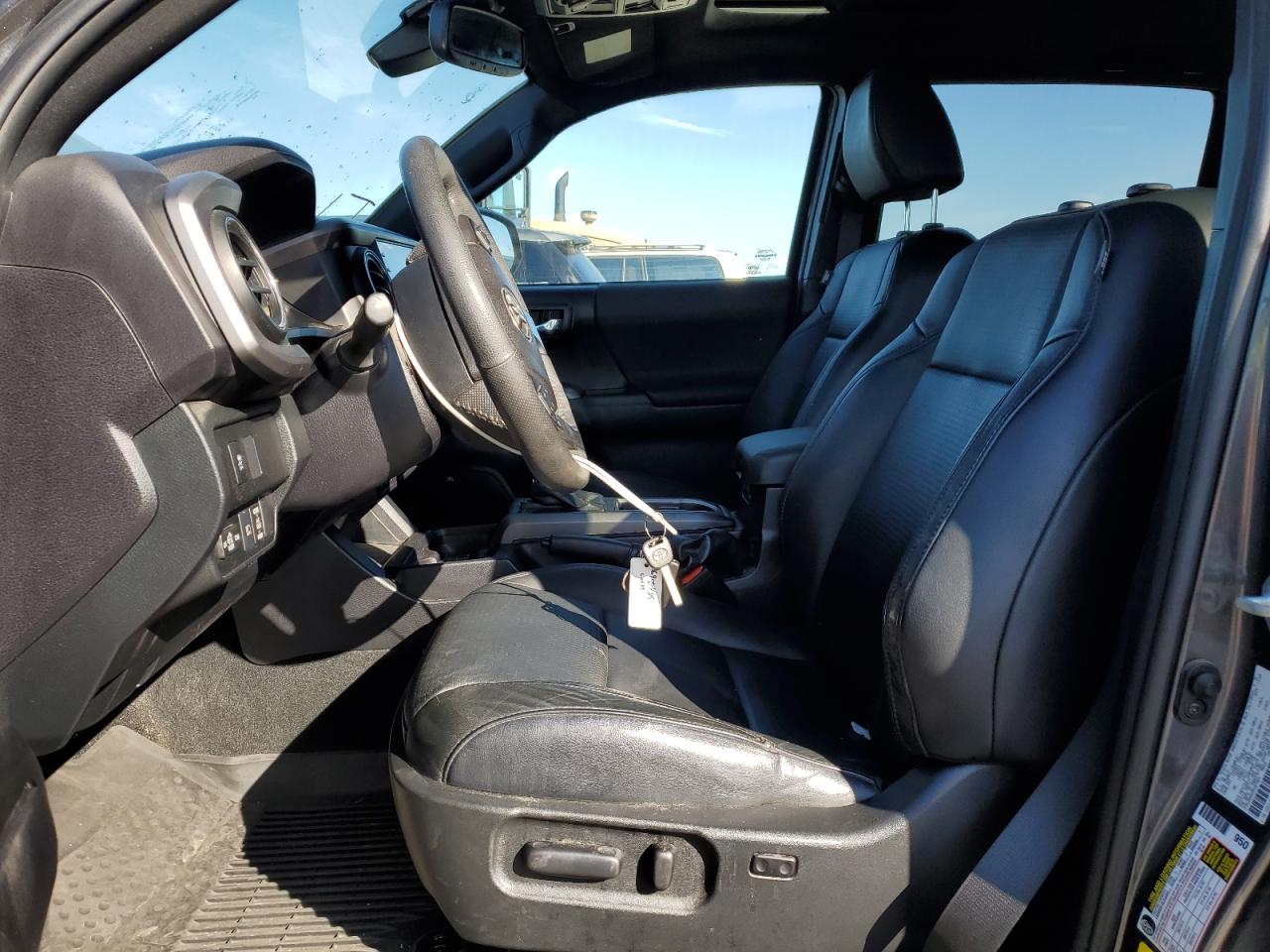 Toyota Tacoma Double Cab Image 12