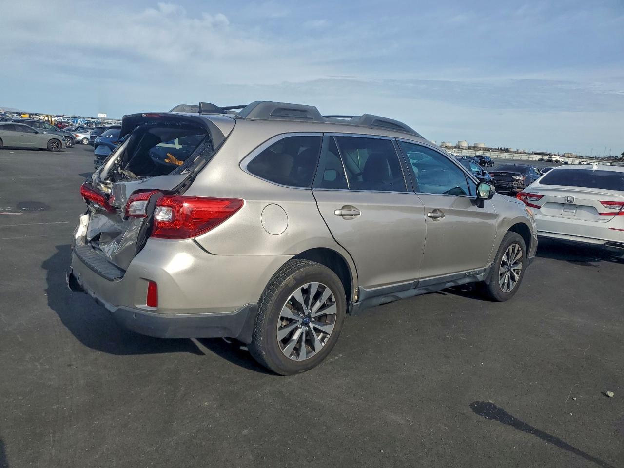 Subaru Outback 2.5i Limited Image 3
