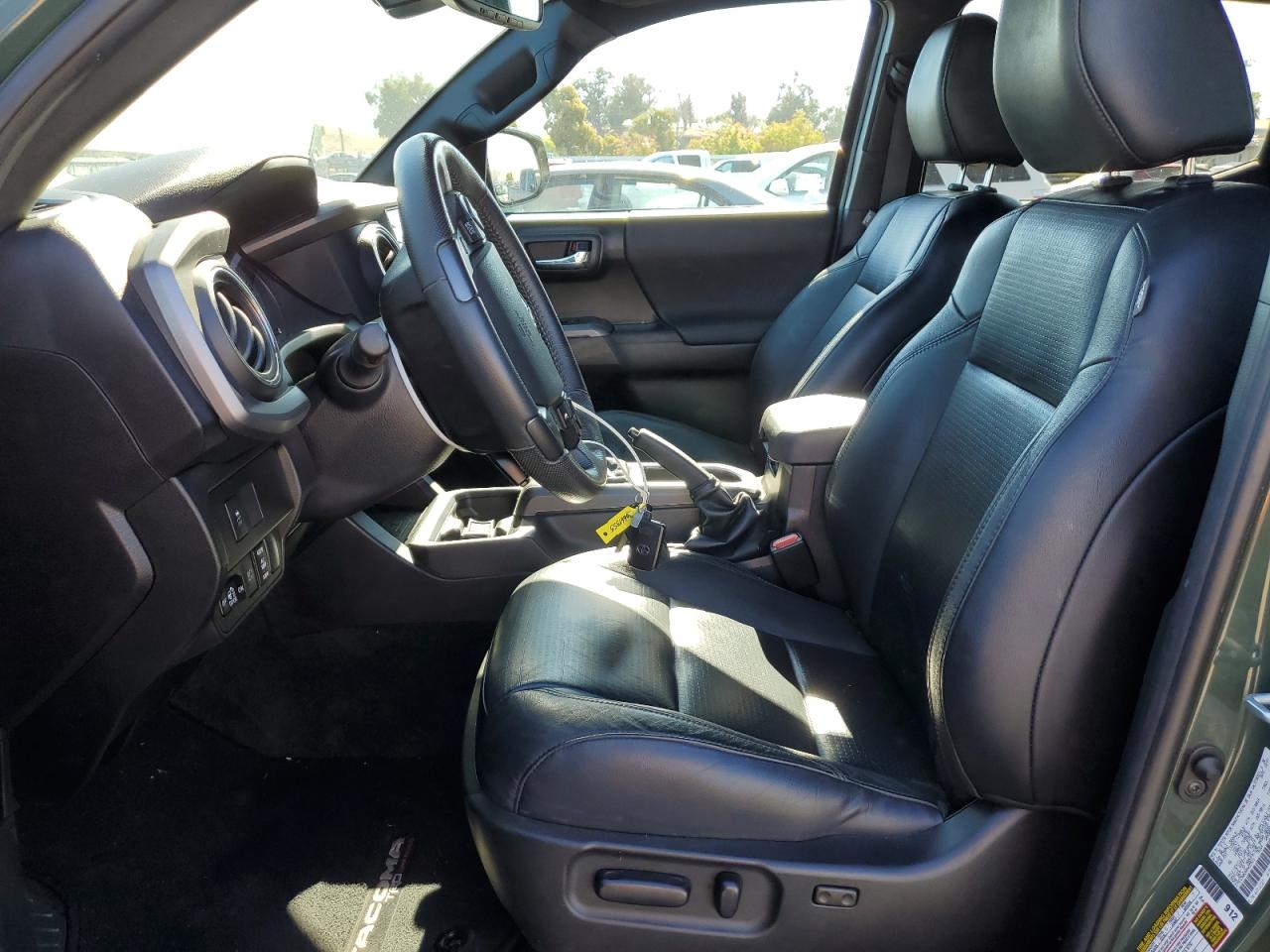 Toyota Tacoma Double Cab Image 4