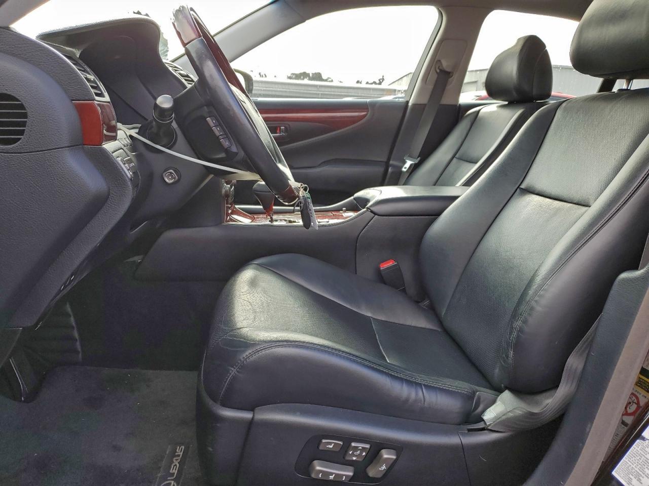 Lexus LS 460 Image 9