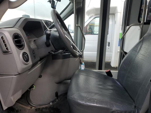 Ford Econoline E350 Super Duty Cutaway Van Image 6