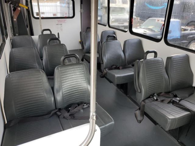 Ford Econoline E350 Super Duty Cutaway Van Image 5