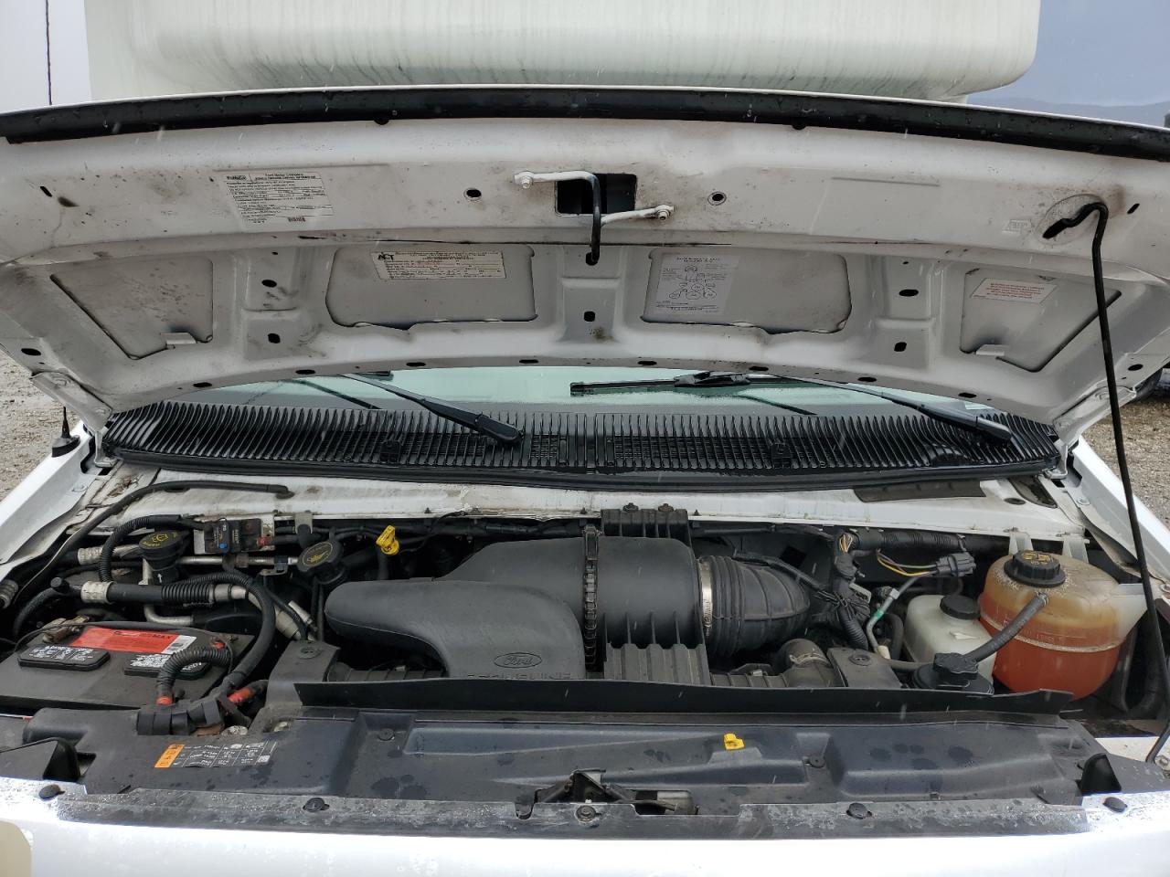 Ford Econoline E350 Super Duty Cutaway Van Image 9