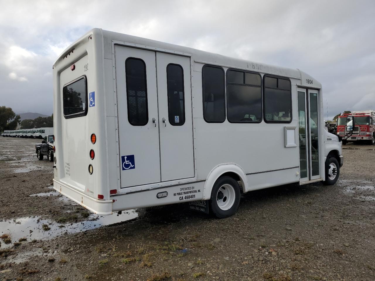 Ford Econoline E350 Super Duty Cutaway Van Image 2