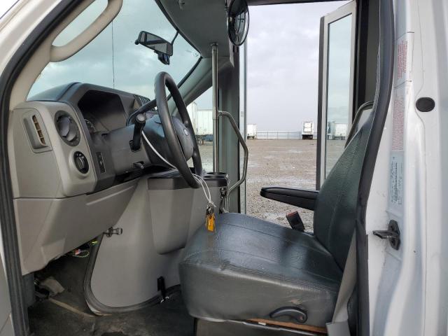 Ford Econoline E350 Super Duty Cutaway Van Image 10