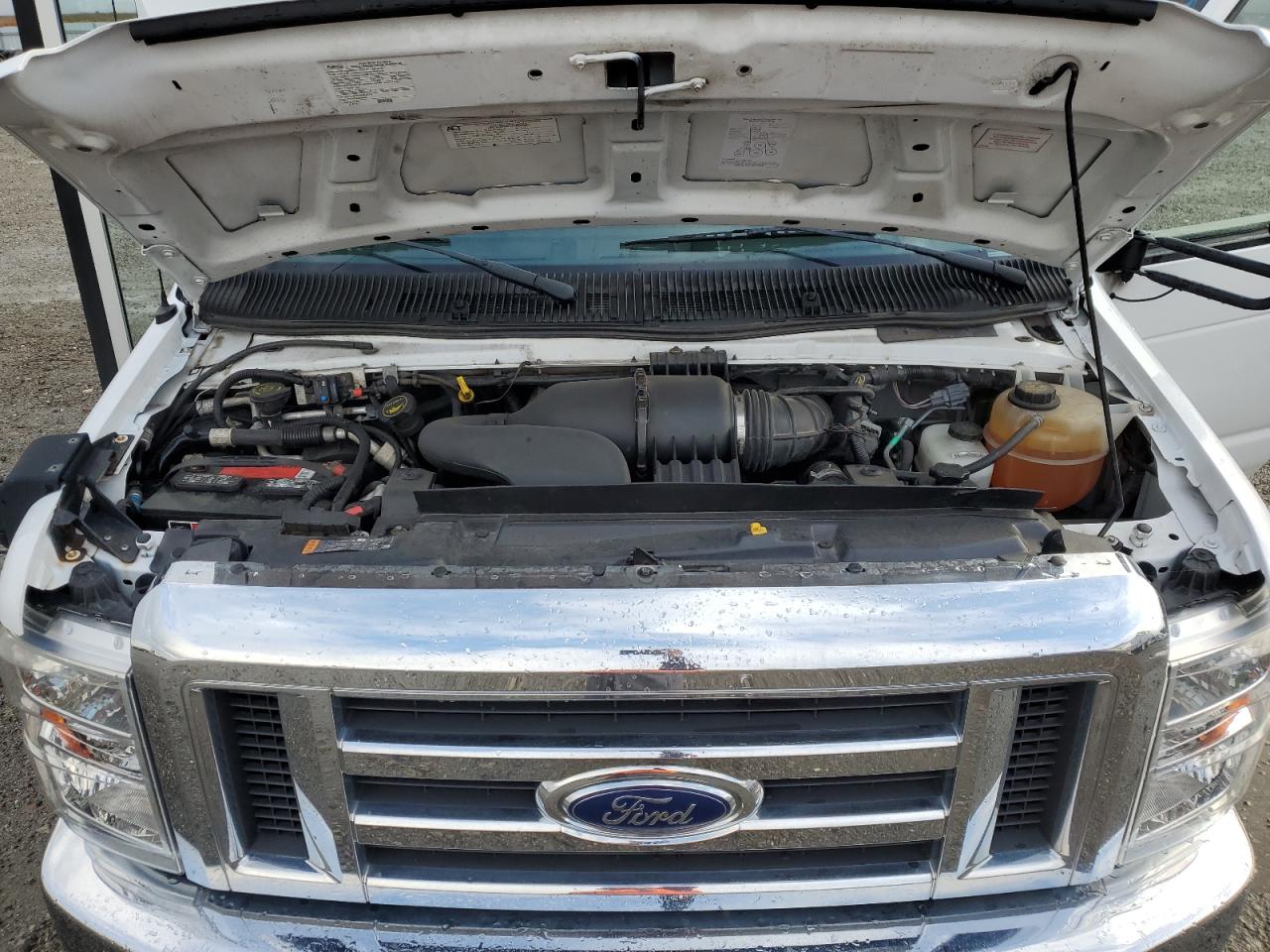 Ford Econoline E350 Super Duty Cutaway Van Image 11